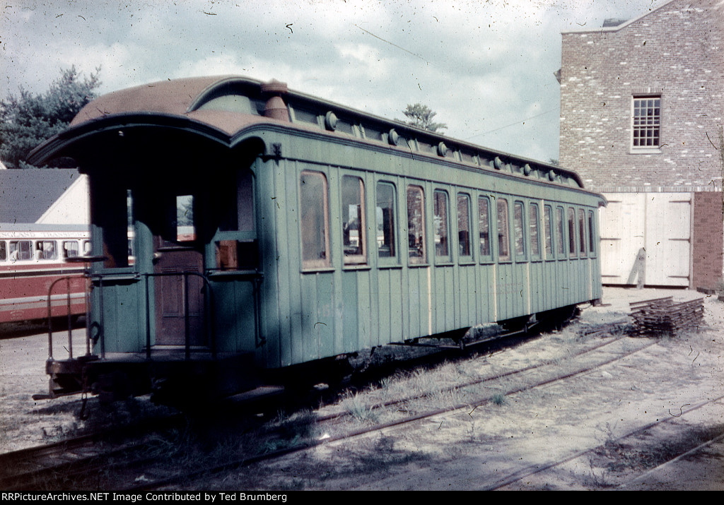 Unknown narrow-gauge coach